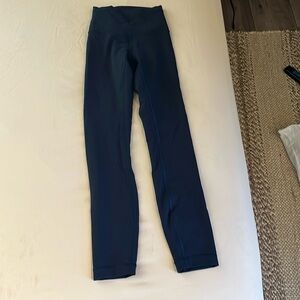 Lululemon size 0, navy wunder train high rise 25”